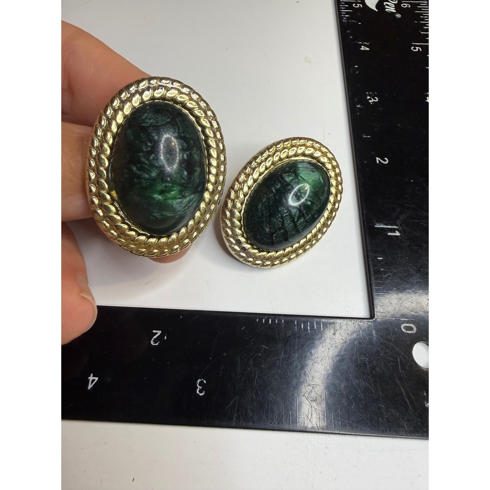 Vintage Gold Tone Green Faux Stone Oval Rope Border Clip On Earrings
